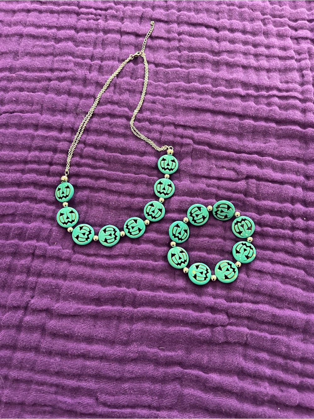 Turquoise Beaded Jack-O-Lantern Necklace and Bracelet Set - Picture 4 of 4